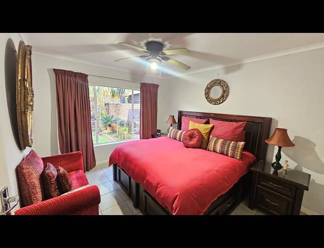 2 BEDROOM SIMPLEX FOR SALE IN MORELETA PARK